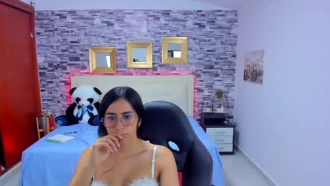 Snapshot of marianaxxx__ chatting on 01/22/25, 01:10 Mariana online show from 01/22/25, 01:10