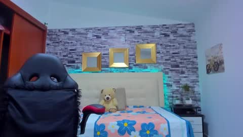 Snapshot of marianaxxx__ chatting on 01/28/25, 08:47 Mariana online show from 01/28/25, 08:47