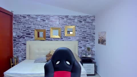 Snapshot of marianaxxx__ chatting on 02/06/25, 12:33 Mariana online show from 02/06/25, 12:33