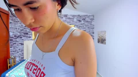 Snapshot of marianaxxx__ chatting on 02/07/25, 12:20 Mariana online show from 02/07/25, 12:20
