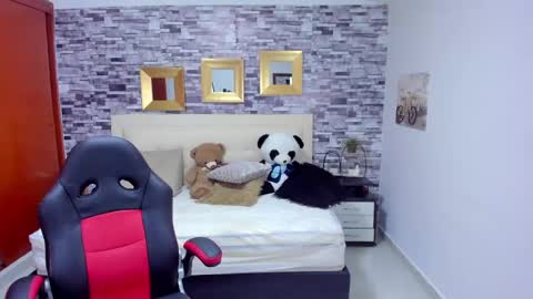 Snapshot of marianaxxx__ chatting on 02/12/25, 09:33 Mariana online show from 02/12/25, 09:33