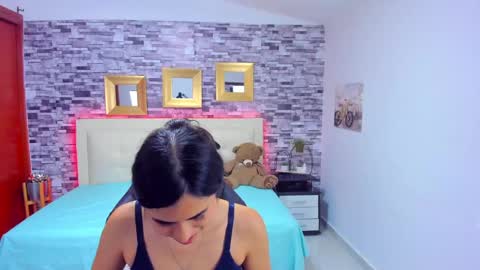 Snapshot of marianaxxx__ chatting on 02/14/25, 01:23 Mariana online show from 02/14/25, 01:23