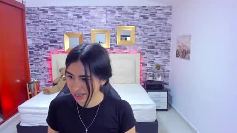 Snapshot of marianaxxx__ chatting on 02/18/25, 07:09 Mariana online show from 02/18/25, 07:09