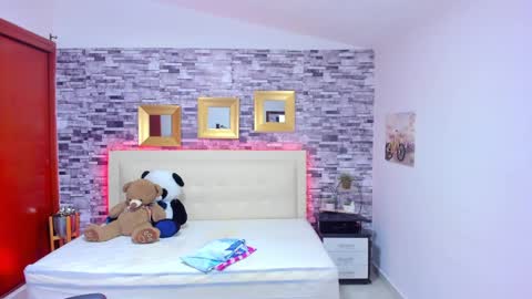 Snapshot of marianaxxx__ chatting on 02/19/25, 08:10 Mariana online show from 02/19/25, 08:10