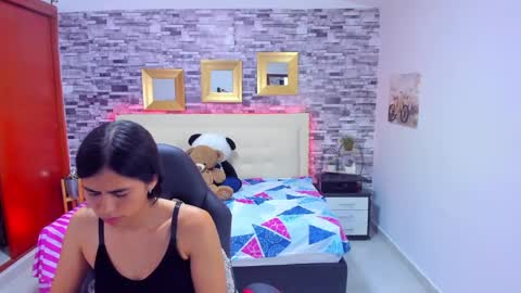 Snapshot of marianaxxx__ chatting on 02/20/25, 12:41 Mariana online show from 02/20/25, 12:41