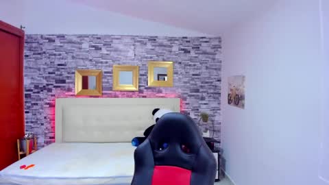 Snapshot of marianaxxx__ chatting on 03/01/25, 12:39 Mariana online show from 03/01/25, 12:39