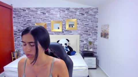 Snapshot of marianaxxx__ chatting on 03/03/25, 07:39 Mariana online show from 03/03/25, 07:39