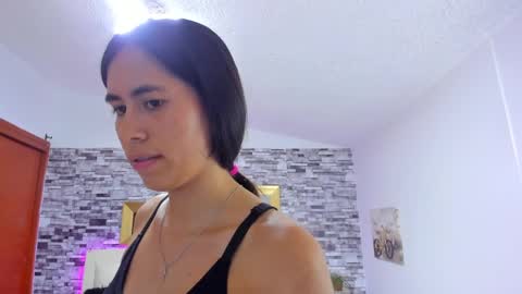 Snapshot of marianaxxx__ chatting on 03/06/25, 12:00 Mariana online show from 03/06/25, 12:00