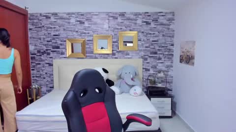 Snapshot of marianaxxx__ chatting on 03/06/25, 07:54 Mariana online show from 03/06/25, 07:54