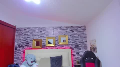 Snapshot of marianaxxx__ chatting on 03/12/25, 12:10 Mariana online show from 03/12/25, 12:10