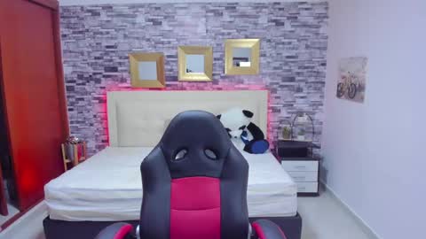 Snapshot of marianaxxx__ chatting on 03/12/25, 08:31 Mariana online show from 03/12/25, 08:31