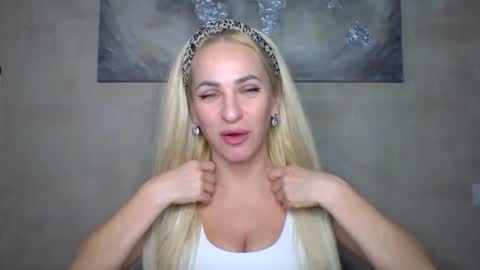 Snapshot of marianna1977 chatting on 03/11/25, 11:37 marianna1977 online show from 03/11/25, 11:37