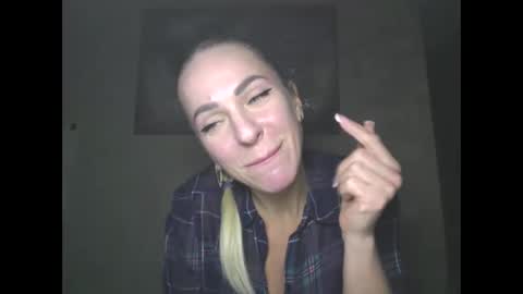 Snapshot of marianna1977 chatting on 01/15/26, 06:44 marianna1977 online show from 01/15/26, 06:44