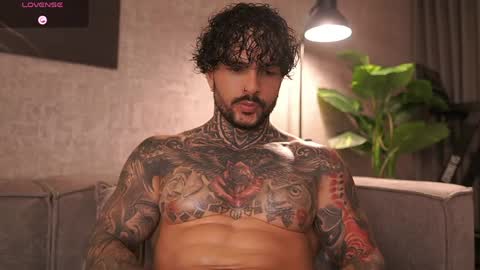 Snapshot of mariano_costa chatting on 04/18/26, 03:21 Mariano Costa online show from 04/18/26, 03:21