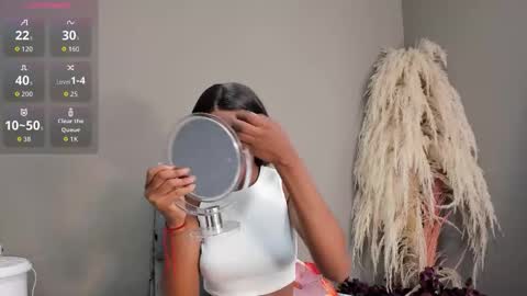 Snapshot of marianrosse chatting on 11/15/25, 04:21 marianrosse online show from 11/15/25, 04:21