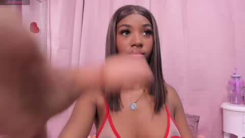 Snapshot of marianrosse chatting on 04/26/26, 07:00 marianrosse online show from 04/26/26, 07:00