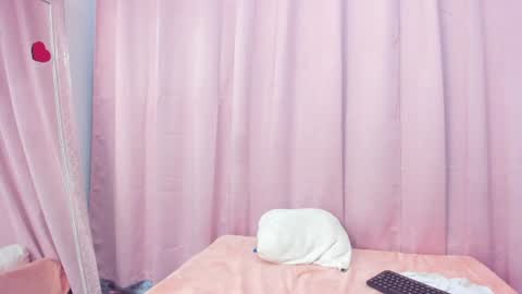 Snapshot of marianrosse chatting on 06/27/26, 12:22 marianrosse online show from 06/27/26, 12:22