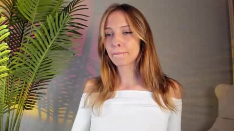 Snapshot of maribett chatting on 09/11/25, 04:07 Masha online show from 09/11/25, 04:07