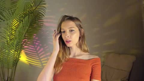 Snapshot of maribett chatting on 11/12/25, 07:57 Masha online show from 11/12/25, 07:57