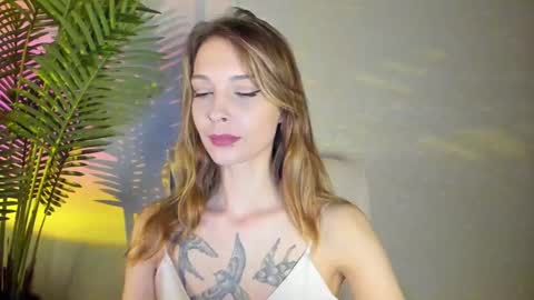 Snapshot of maribett chatting on 12/22/25, 08:28 Masha online show from 12/22/25, 08:28