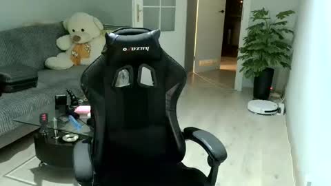 Snapshot of maribor5879 chatting on 03/11/25, 01:37 maribor5879 online show from 03/11/25, 01:37