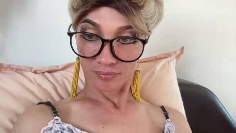 Mari online show from 05/06/26, 06:19
