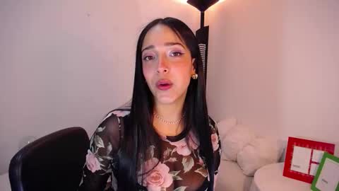 Snapshot of marie_daved chatting on 01/13/26, 08:03 Nicolle online show from 01/13/26, 08:03