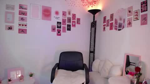 Snapshot of marie_daved chatting on 02/26/26, 04:22 Nicolle online show from 02/26/26, 04:22