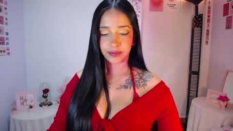 Snapshot of marie_daved chatting on 05/10/26, 02:39 Nicolle online show from 05/10/26, 02:39