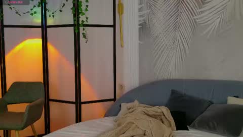 Snapshot of marie_diaze chatting on 06/15/26, 05:09 Marie LEAVE YOUR WITH ME online show from 06/15/26, 05:09