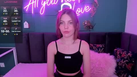 Mary 3 online show from 12/27/24, 01:53