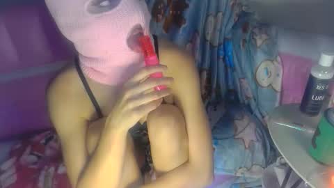 Snapshot of marieayy25 chatting on 12/17/25, 05:24 marieayy25 online show from 12/17/25, 05:24