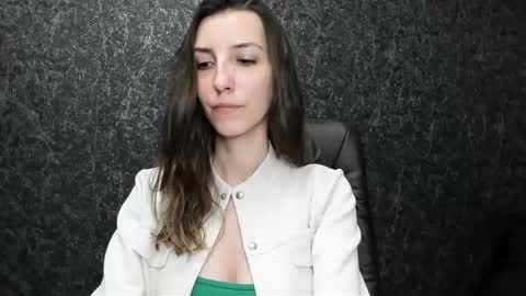 Snapshot of marielleanker chatting on 11/15/25, 12:52 marielleanker online show from 11/15/25, 12:52