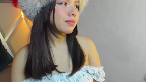 Snapshot of marielqueenx chatting on 02/20/25, 06:28 Viviana online show from 02/20/25, 06:28