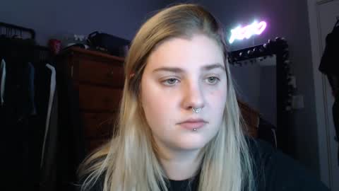 Snapshot of marigoldrue chatting on 09/14/25, 01:38 marigoldrue online show from 09/14/25, 01:38