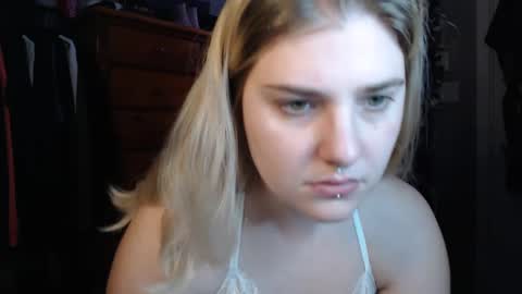 Snapshot of marigoldrue chatting on 09/15/25, 12:43 marigoldrue online show from 09/15/25, 12:43