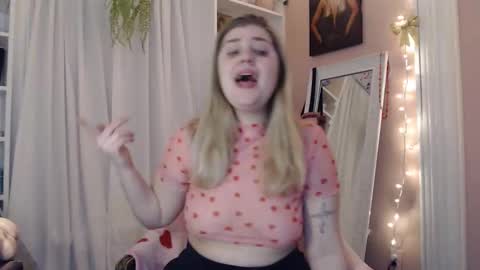 Snapshot of marigoldrue chatting on 02/07/26, 01:42 marigoldrue online show from 02/07/26, 01:42