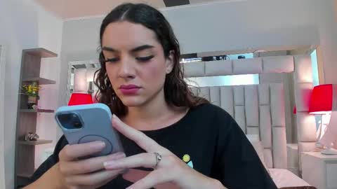 mariiahneedles online show from 11/04/25, 09:14