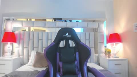 mariiahneedles online show from 11/26/25, 09:16