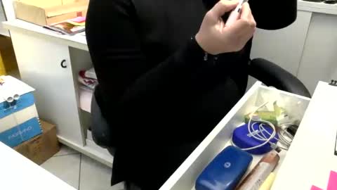 Snapshot of marikapikkola chatting on 02/03/25, 02:02 Mary... online show from 02/03/25, 02:02