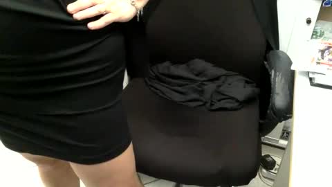 Snapshot of marikapikkola chatting on 05/16/26, 10:36 Mary... online show from 05/16/26, 10:36