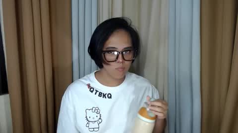 Snapshot of marikosue01 chatting on 11/05/25, 02:06 marikosue online show from 11/05/25, 02:06