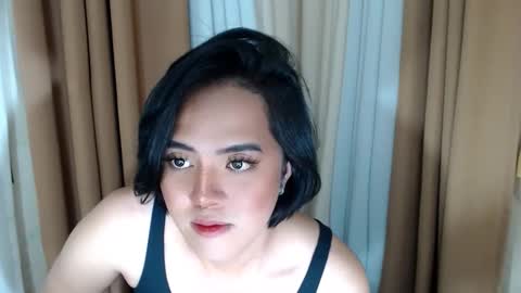 Snapshot of marikosue01 chatting on 12/14/25, 04:12 marikosue online show from 12/14/25, 04:12