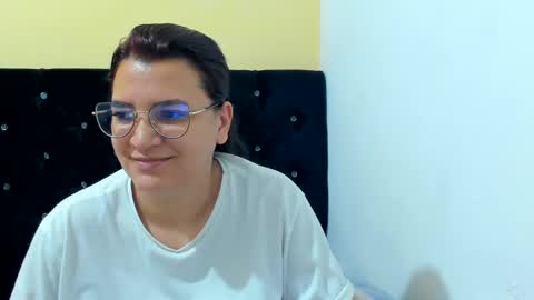 Snapshot of marilyn_garcia chatting on 12/31/24, 12:04 MARILYN SEXY online show from 12/31/24, 12:04