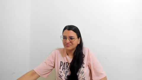 Snapshot of marilyn_garcia chatting on 09/19/25, 01:01 MARILYN SEXY online show from 09/19/25, 01:01