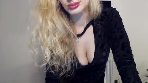Snapshot of marilyndevilish chatting on 12/16/24, 07:00 MarilynDevilish online show from 12/16/24, 07:00