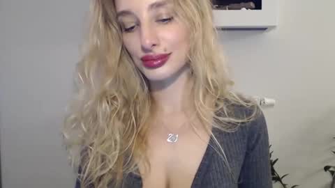 Snapshot of marilyndevilish chatting on 12/19/24, 09:49 MarilynDevilish online show from 12/19/24, 09:49