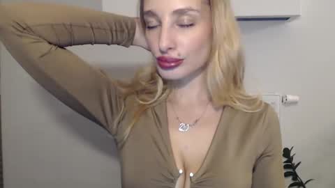 Snapshot of marilyndevilish chatting on 01/03/25, 09:15 MarilynDevilish online show from 01/03/25, 09:15