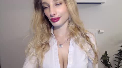 Snapshot of marilyndevilish chatting on 01/22/25, 06:41 MarilynDevilish online show from 01/22/25, 06:41