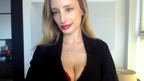 Snapshot of marilyndevilish chatting on 02/22/25, 11:35 MarilynDevilish online show from 02/22/25, 11:35